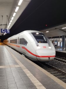 ICE im Bahnhof Bochum